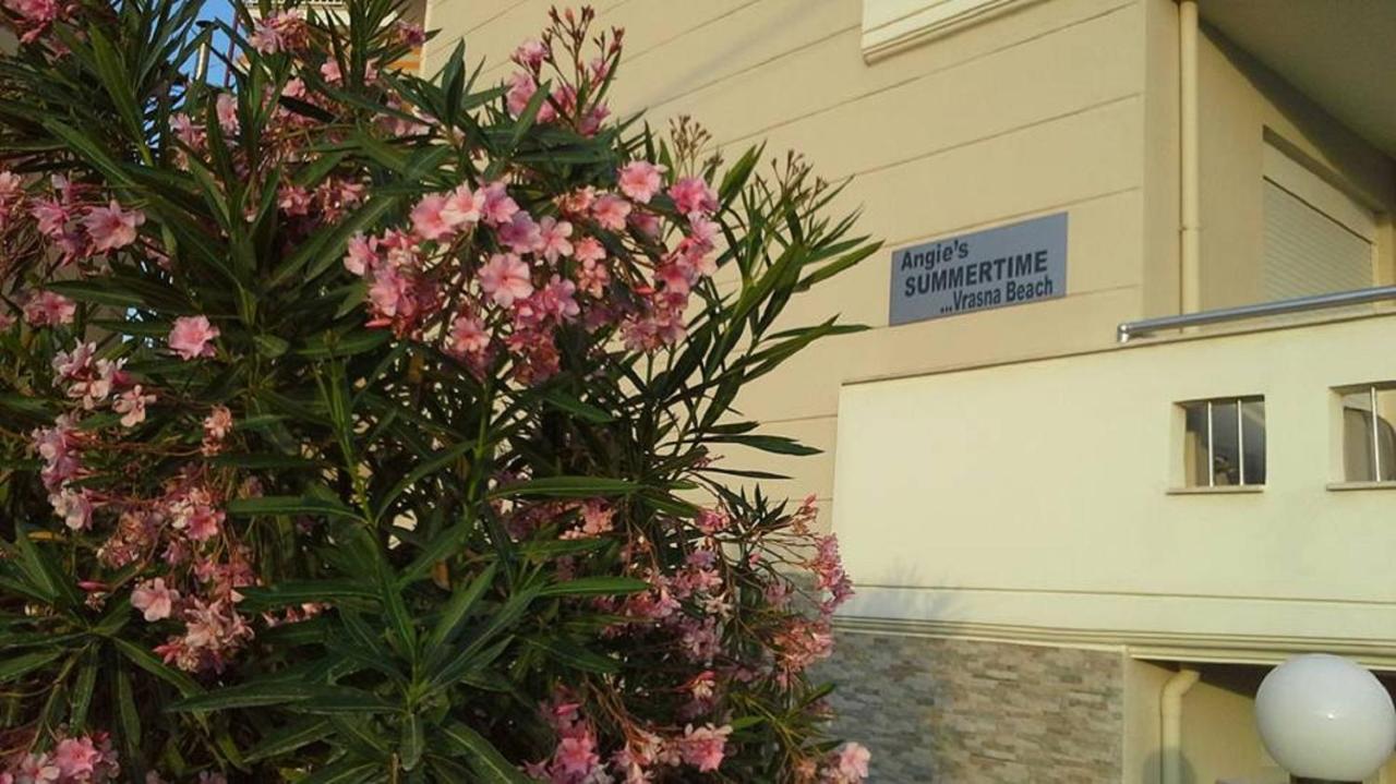 Angie'S Summertime Βρασνά Εξωτερικό φωτογραφία